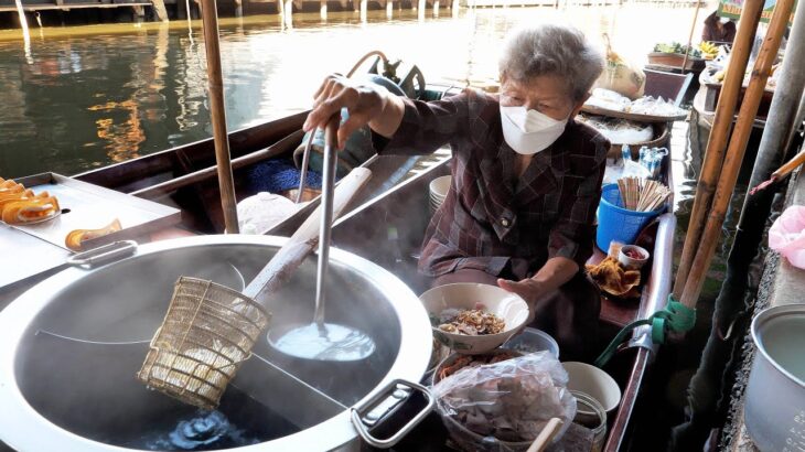 “하루에 500그릇씩 팔았었지~!” 40년 수상시장 터줏대감 할머니의 태국식 쌀국수 / Thai Style Rice Noodle | Thailand street food