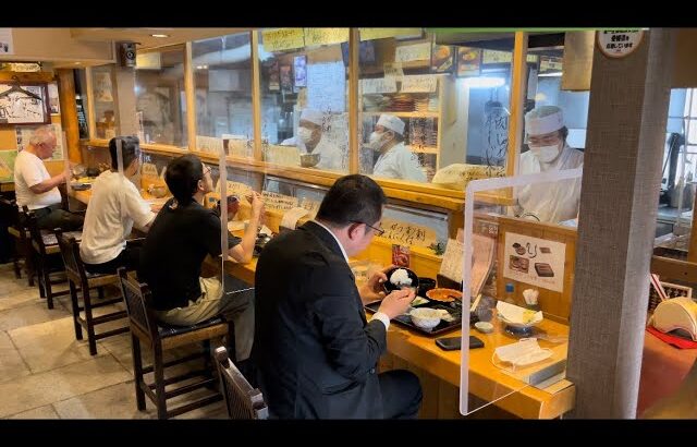 Even out in the COUNTRYSIDE, this restaurant draws a crowed. | Japanese food | makanan Jepang |