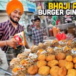 19-Yr-Old Dashing Sardar ji sells Jumbo Noodles Burger, Kathi Roll Momos ₹30/- | Indian Street Food