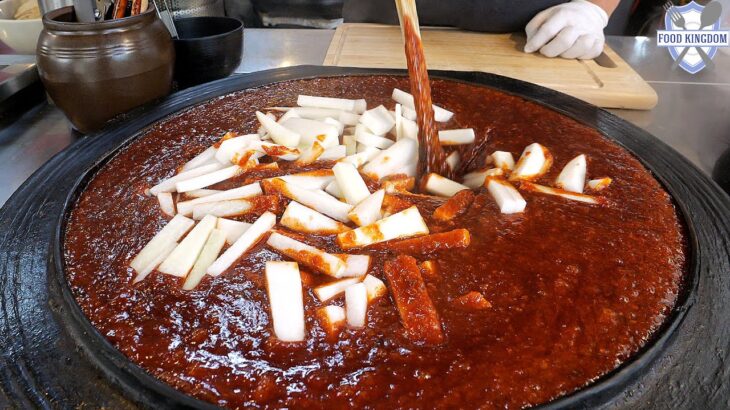 처음보는 채소소스 떡볶이와 큼직한 수제튀김 분식집(떡볶이,순대,어묵,튀김)/ unique tteokbokki – korean street food