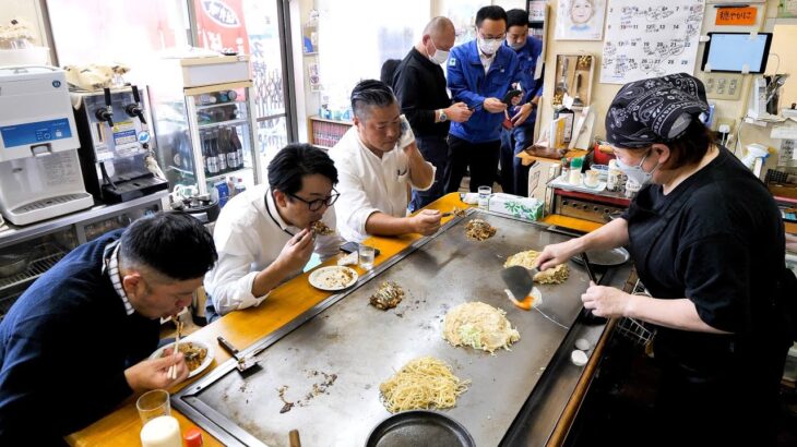 広島）常連が殺到する素朴な大衆お好み焼屋を営むワンオペ女将さん丨Japanese Street Food