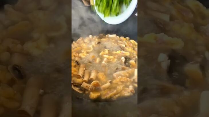 Asian street food 蘑菇汤
