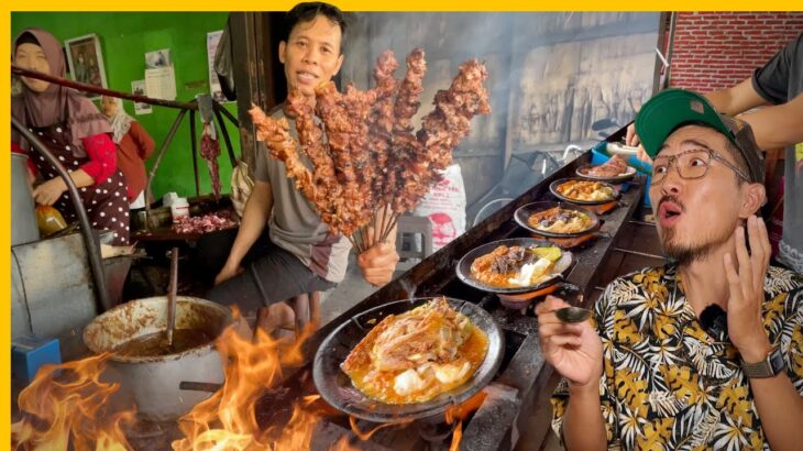 Crazy Indonesian Street Food in Yogyakarta 🇮🇩 Giant Goat Sate + 500Kg of Fried Banana + Durian