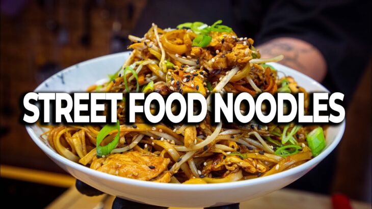 Street Food Asia Nudeln | Mit gebratenem Hähnchenfleisch | Rezeptvideo by Bernd Zehner