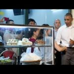 Obama Dines With Anthony Bourdain in Vietnam
