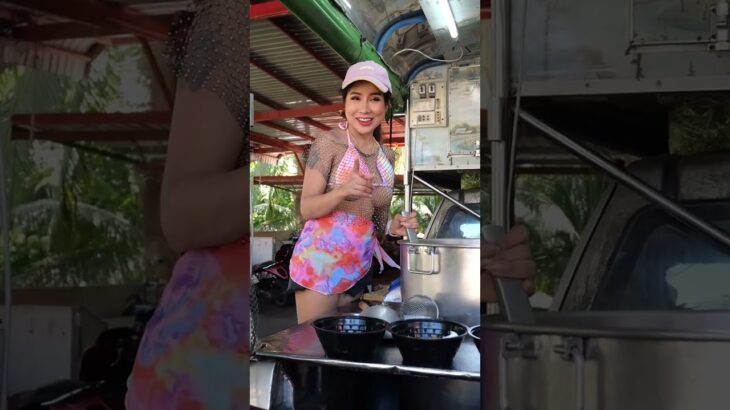 Famous Noodle Food Truck Lady Chef Thailand – Thai Street Food