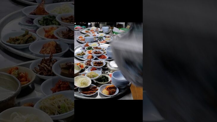 점심 배달만 300쟁반 나가는 미친 손맛 할매백반?! 서울에 몇 안남은 희귀한 곳 Korean street food