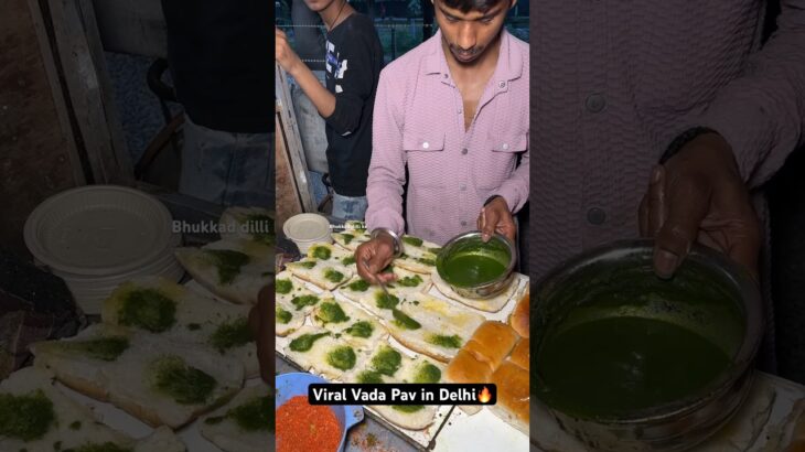 Viral Vada Pav in Delhi🔥|| Indian Street Food